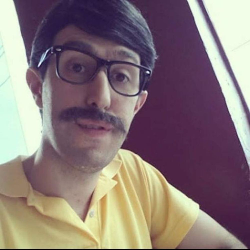 Peter (?) Bizzoiando 👀