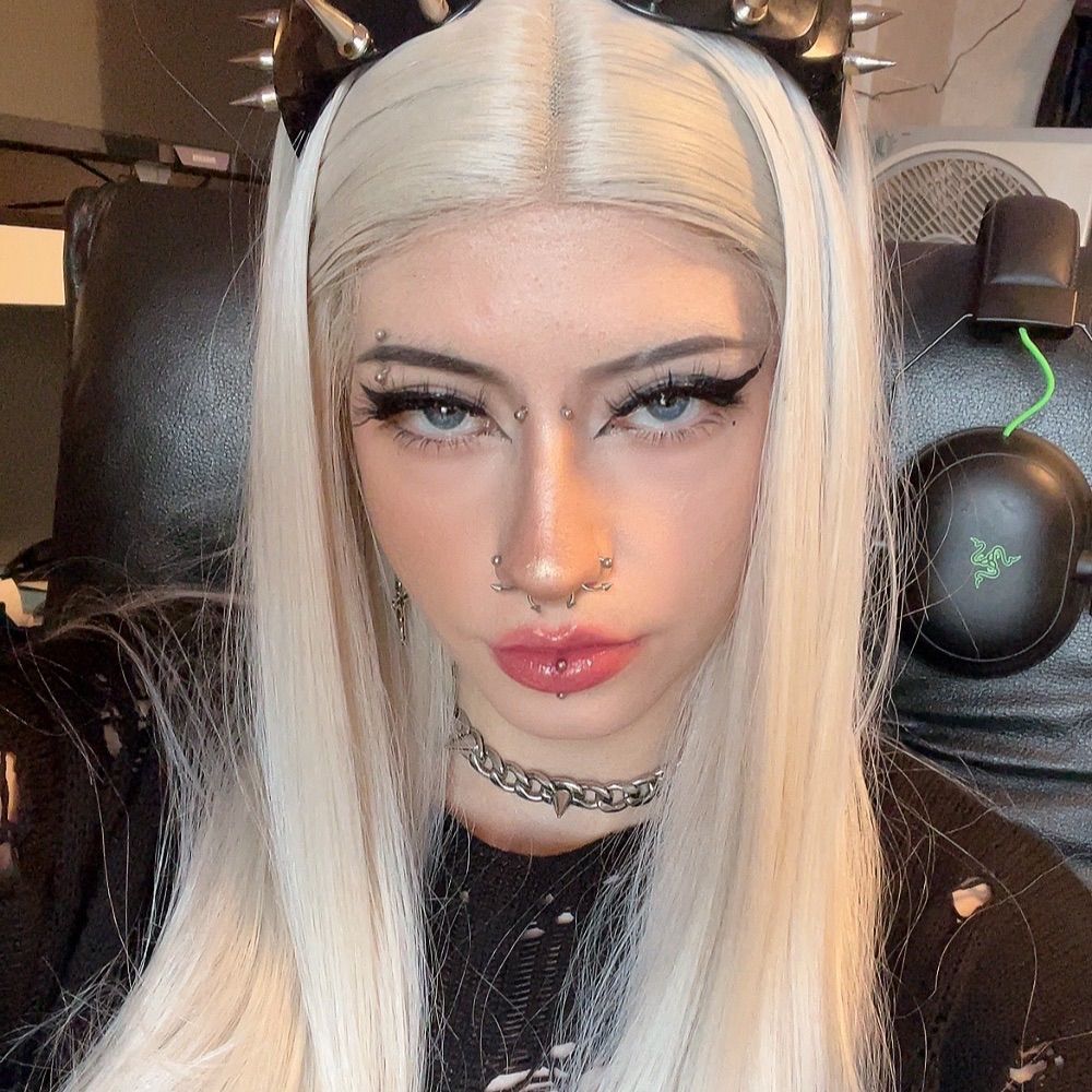 𝔈𝔪𝔦