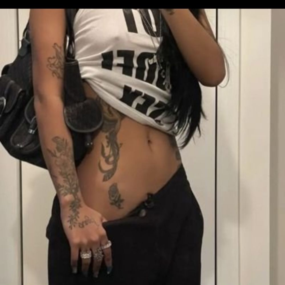⠀