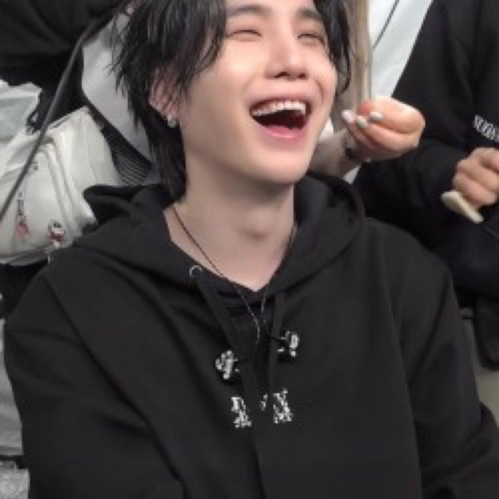 FOUFOU AND LALA ARE SEEING HOBI IN 7 DAYS 💜💜💜💜💜💜💜