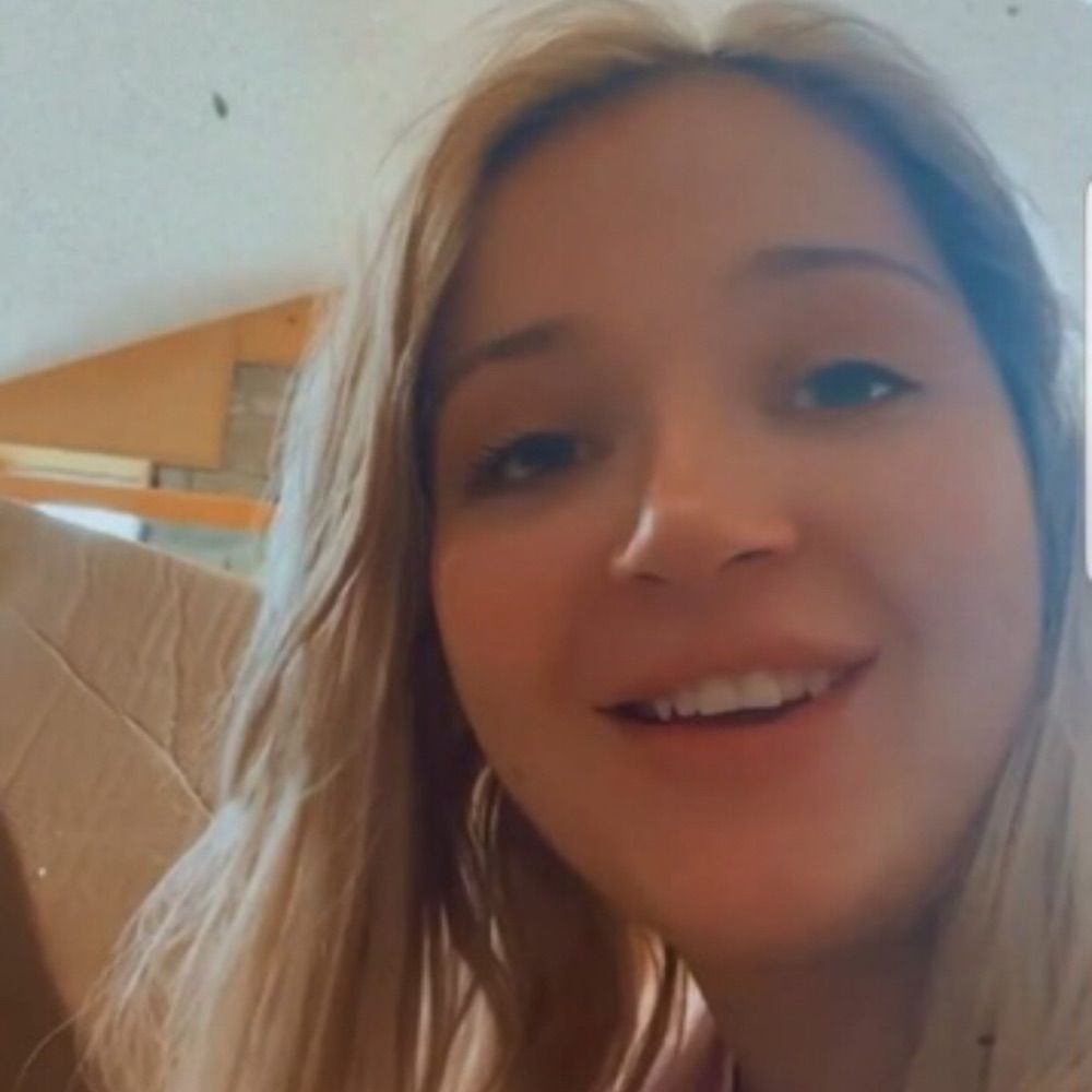 Chloe Wayne 