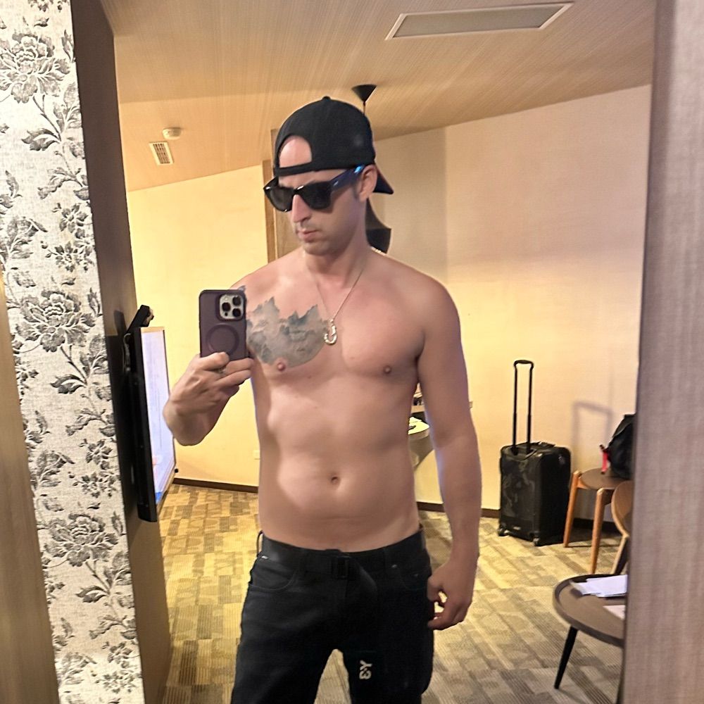 Content creator with smooth guys