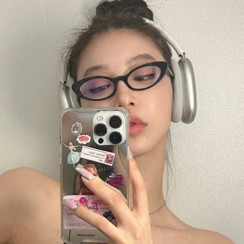 𝐒𝐎𝐏𝐇𝚰𝐄