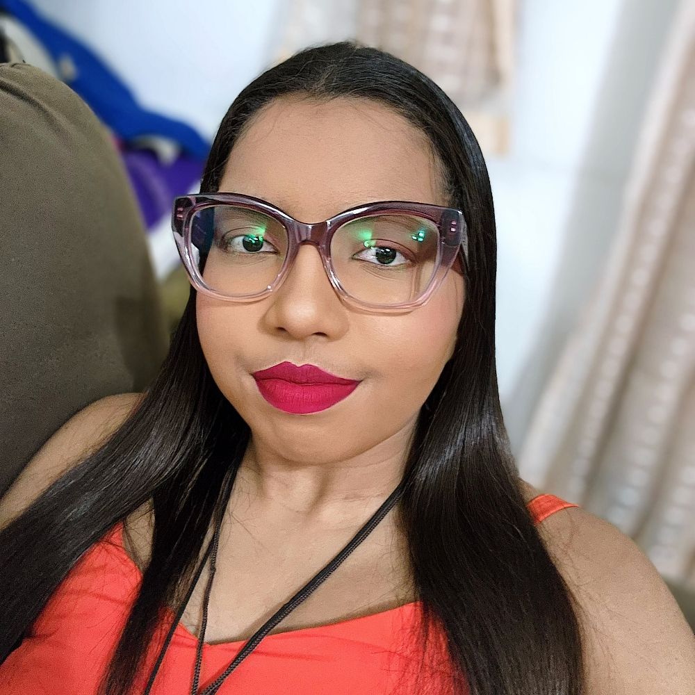 Alana Caroline🌔🎸