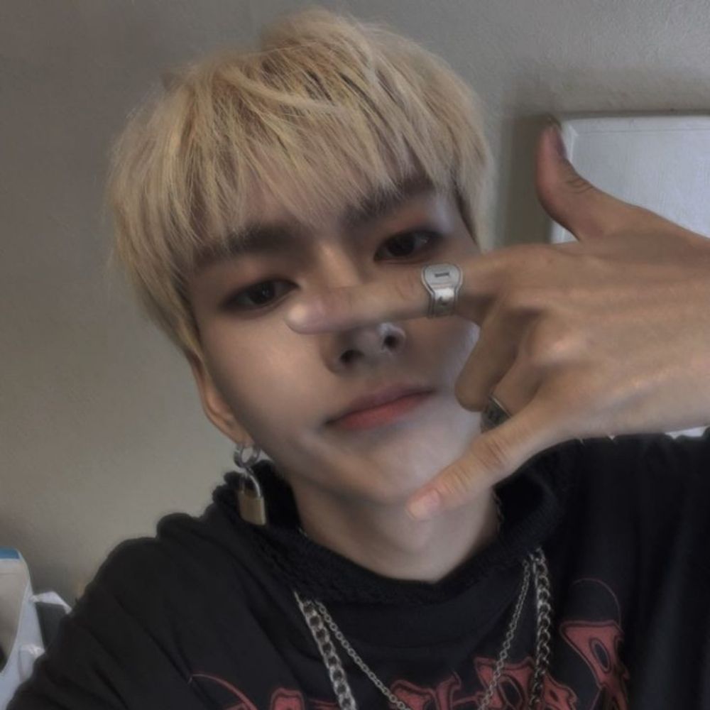 ✶ ׅ ࣪ Bell ໑ VIU O EVERGLOW