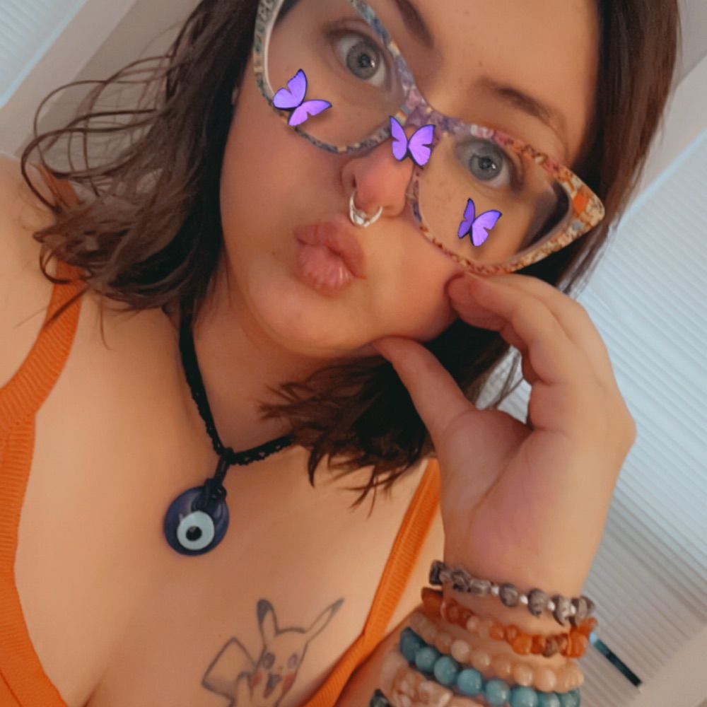 emma cole 🦋🖤✨