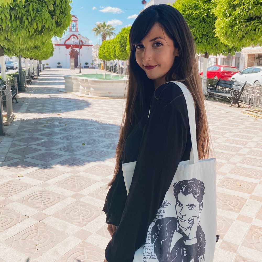 Lydia R. Pavón