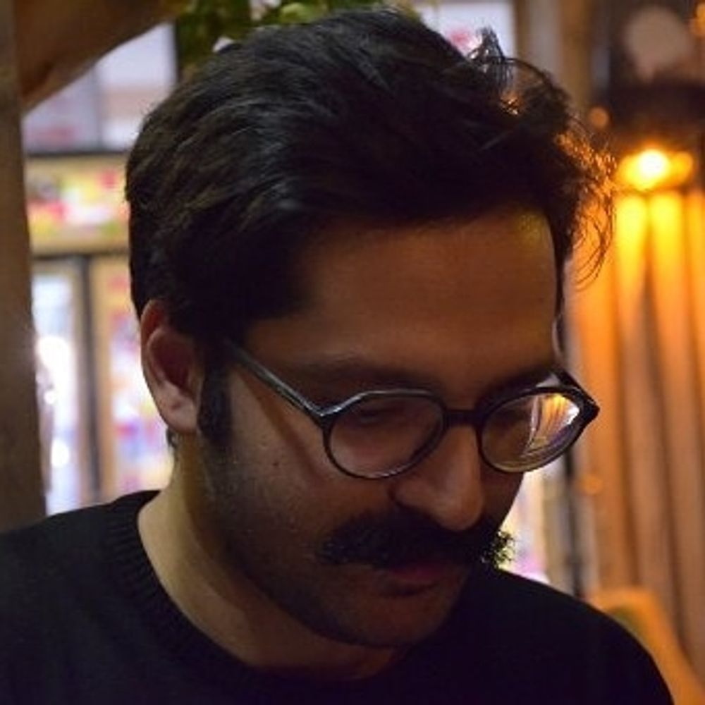 کارگر کتاب‌فروش