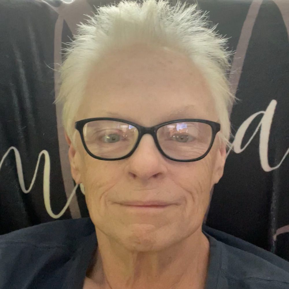 Dee (Denise Mulcahy)