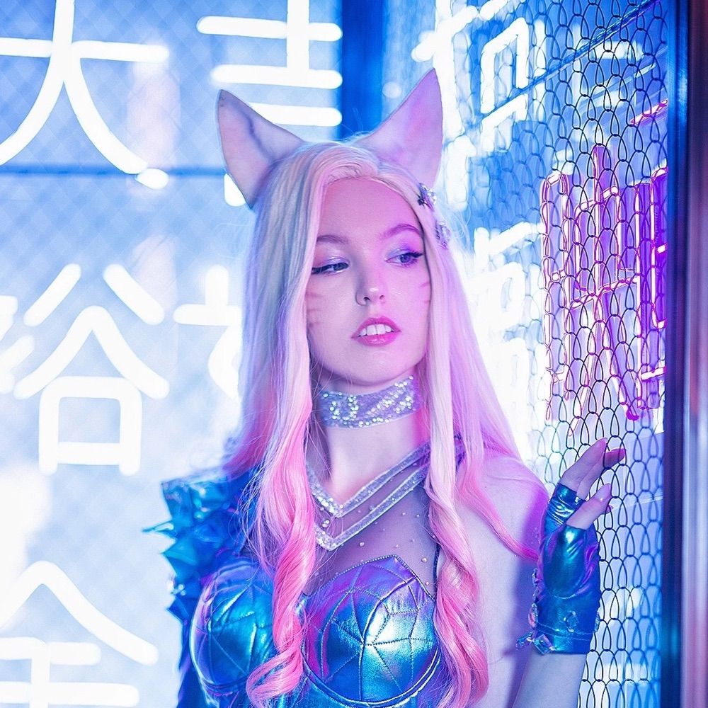 Dahlia Moon