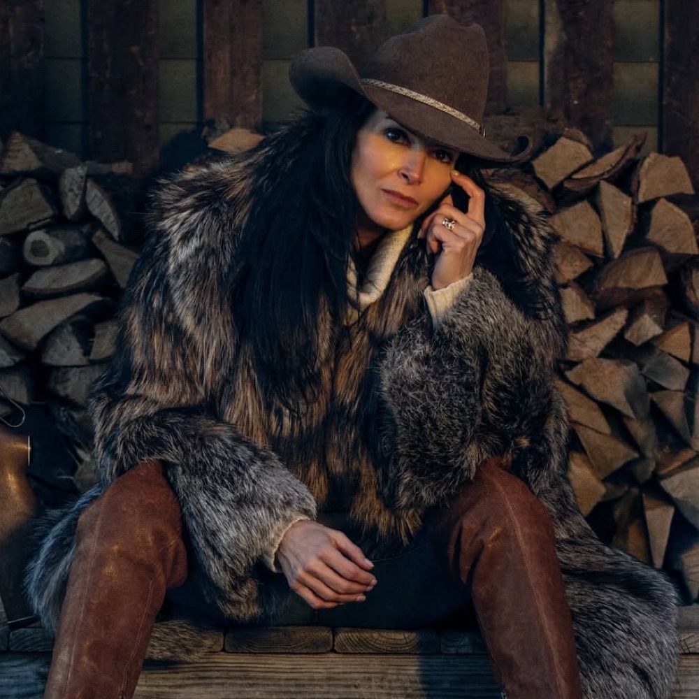 Angie Harmon
