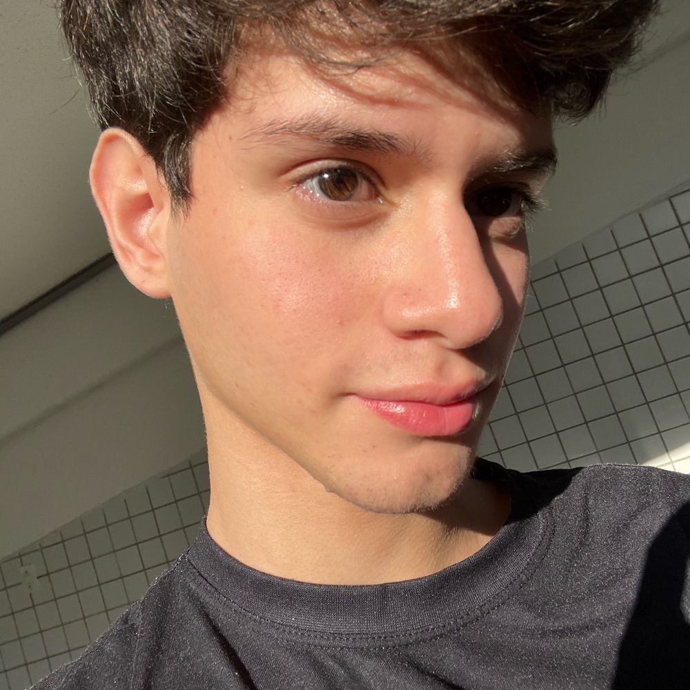 Gabriel R