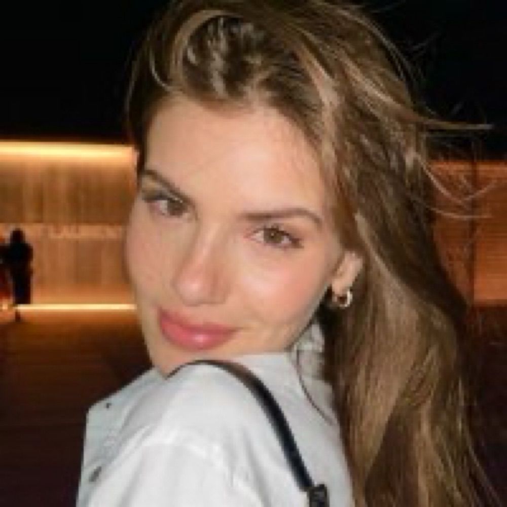 Camila Queiroz 