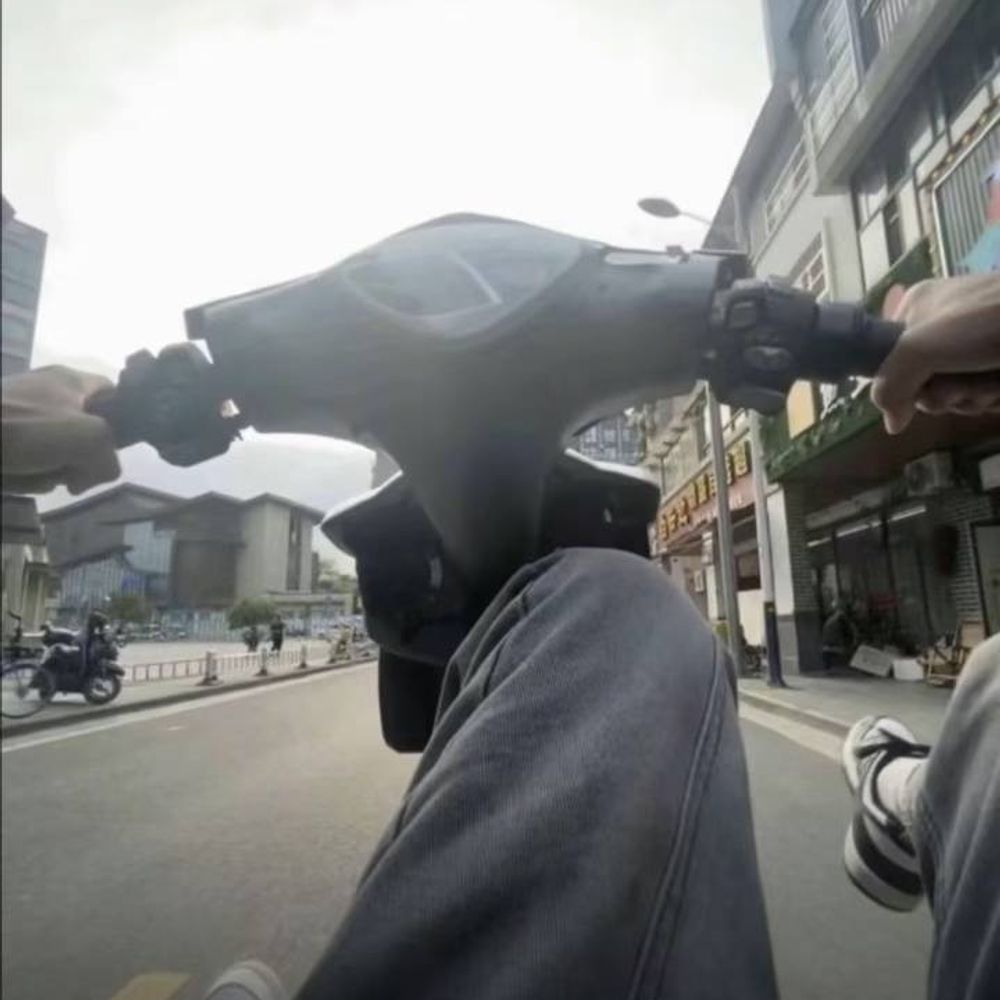 脑残一直哭
