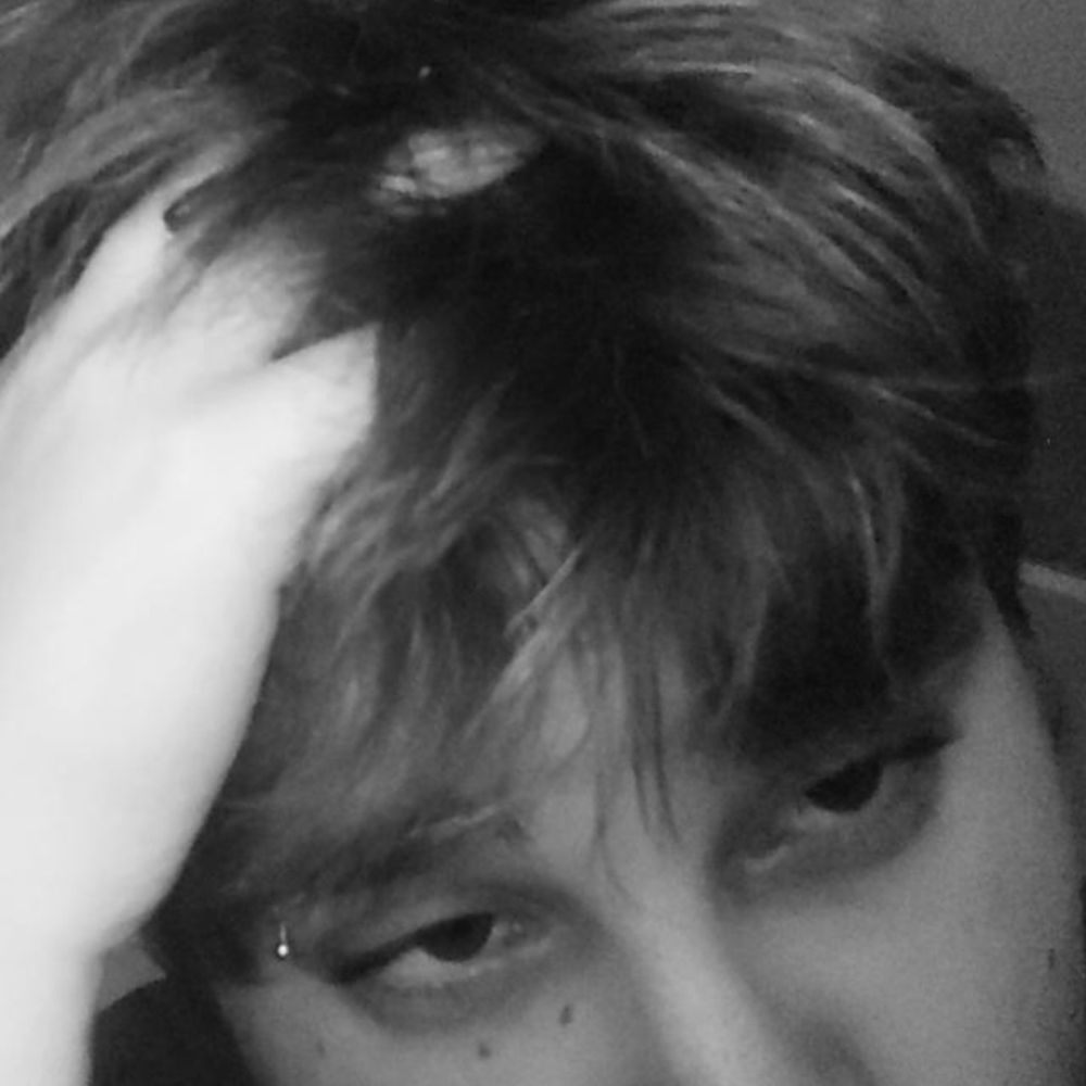 ♱