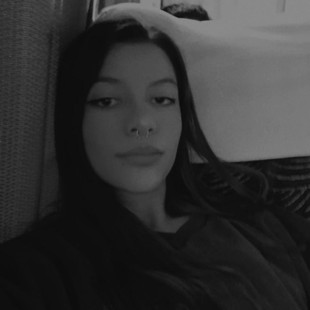 Isis Borlote 