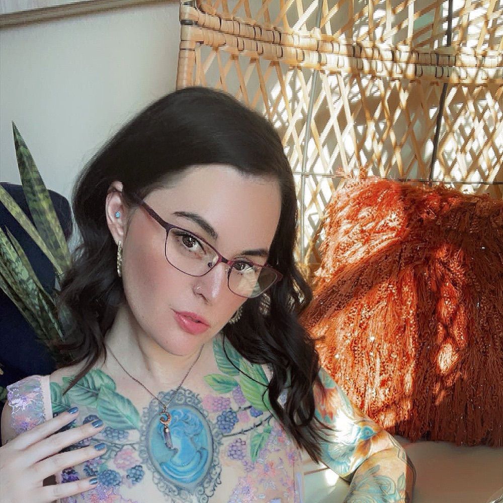 NakedFlowerGirl