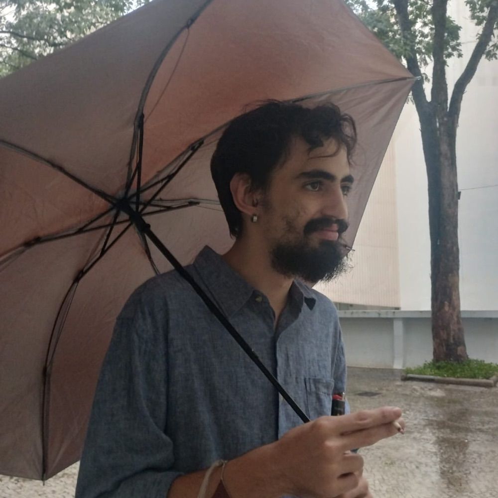 Tomás