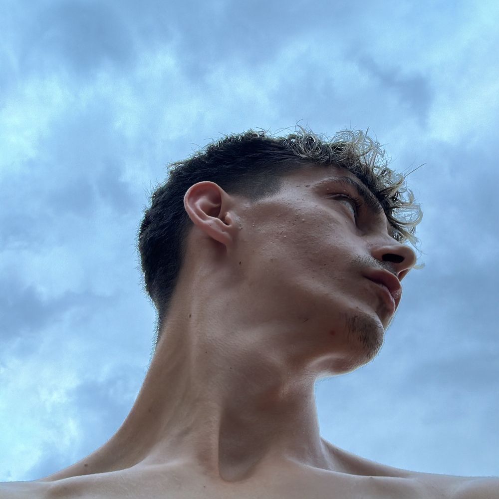 Alex Twink (12K on X) 🇫🇷