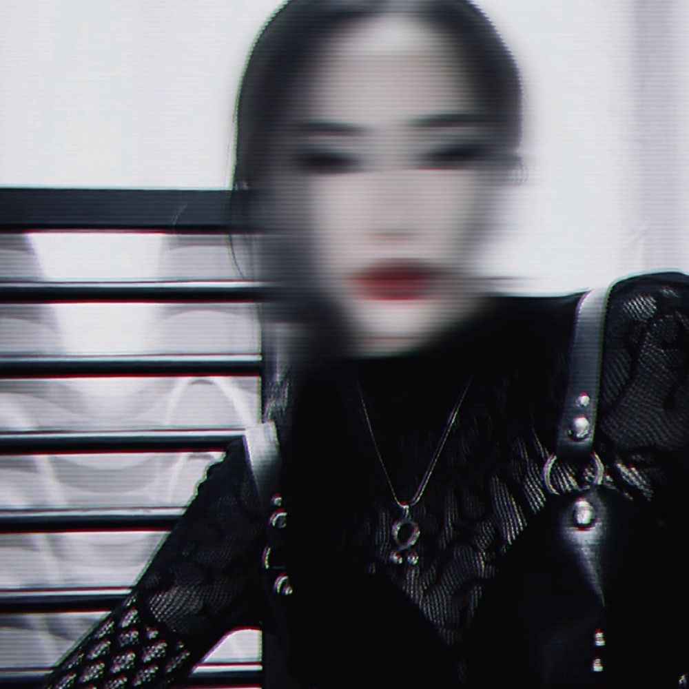 Domina Salem Asta