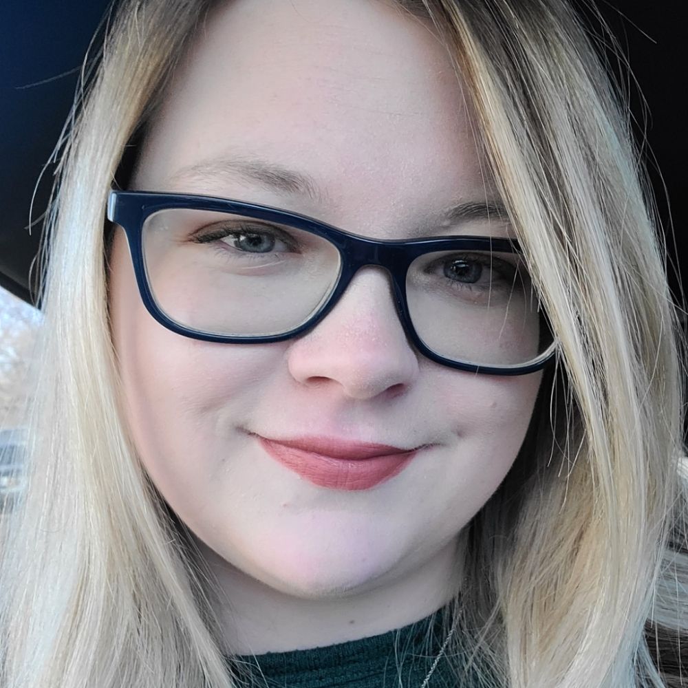 Ashlyn Harmon | Indie Author & Editor