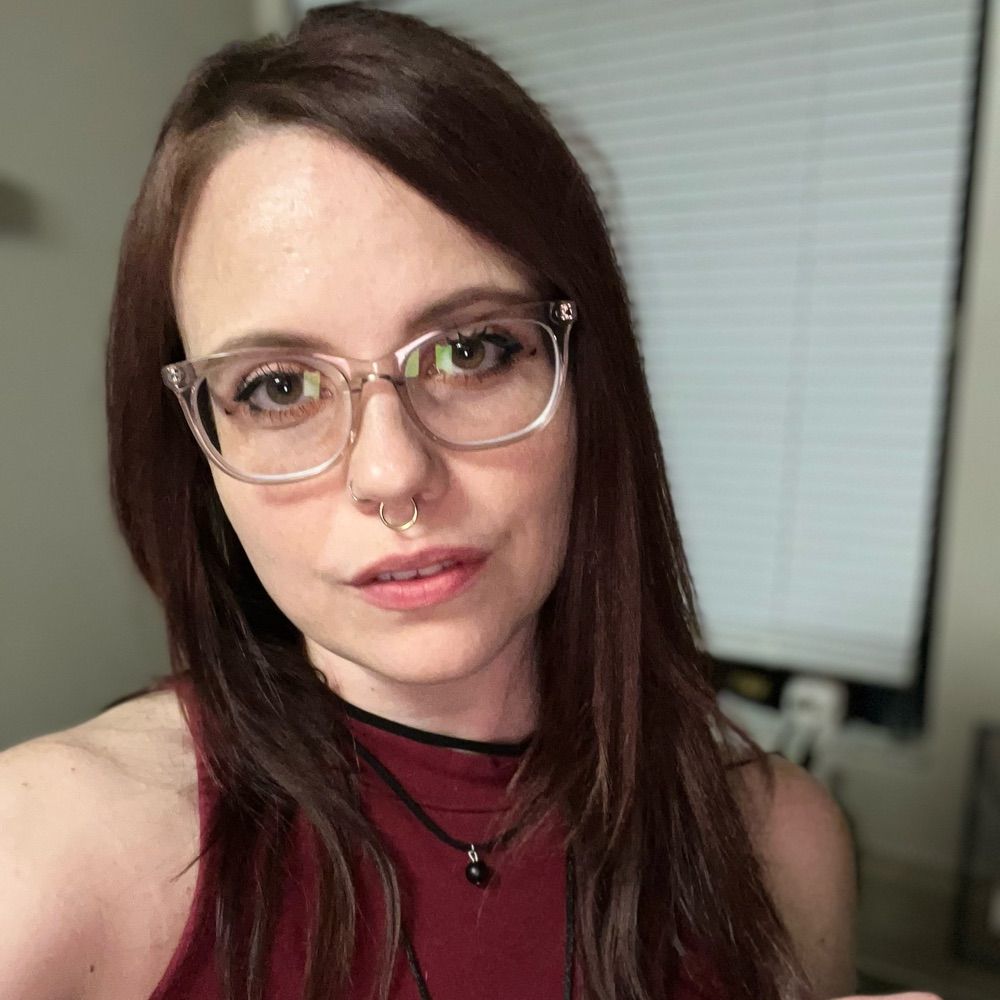 {[*jenNAH lee*]}