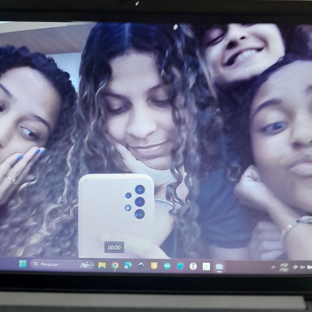 não eh a lara