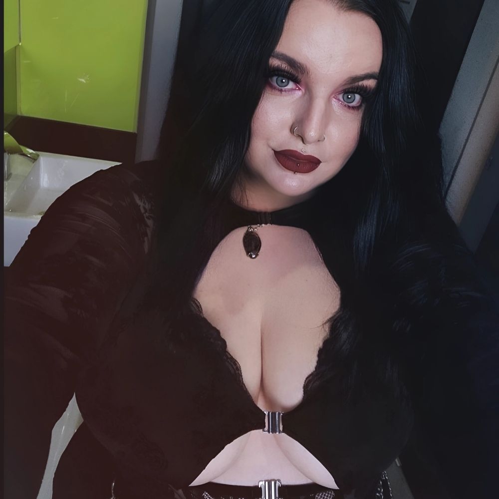 𝕮𝖍𝖆𝖗𝖑 🖤