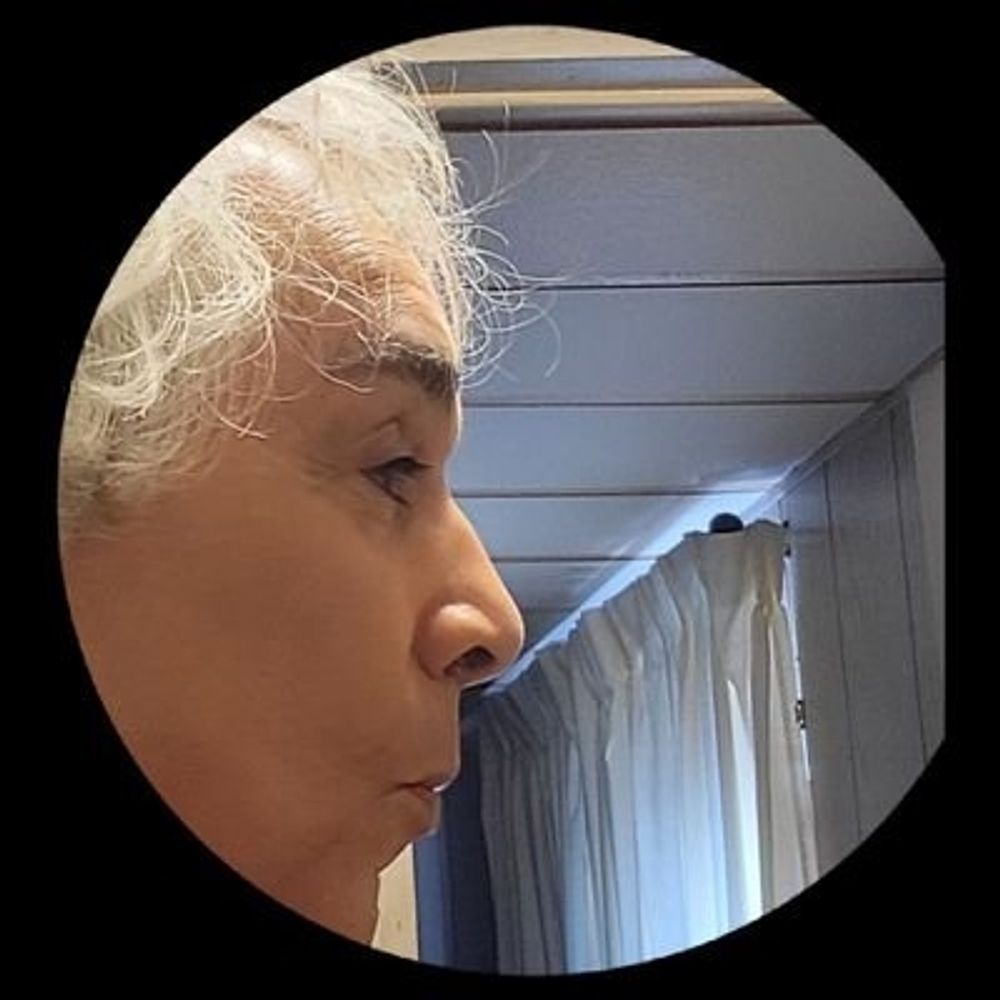 Chris Flores 🏳️‍⚧️'s avatar