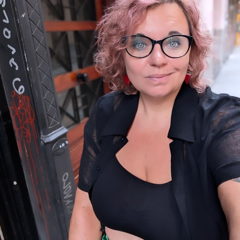 Pink haired lib lady