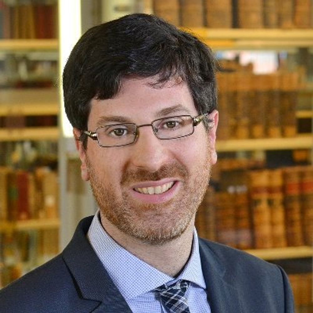 Dr. Simon Dagenais