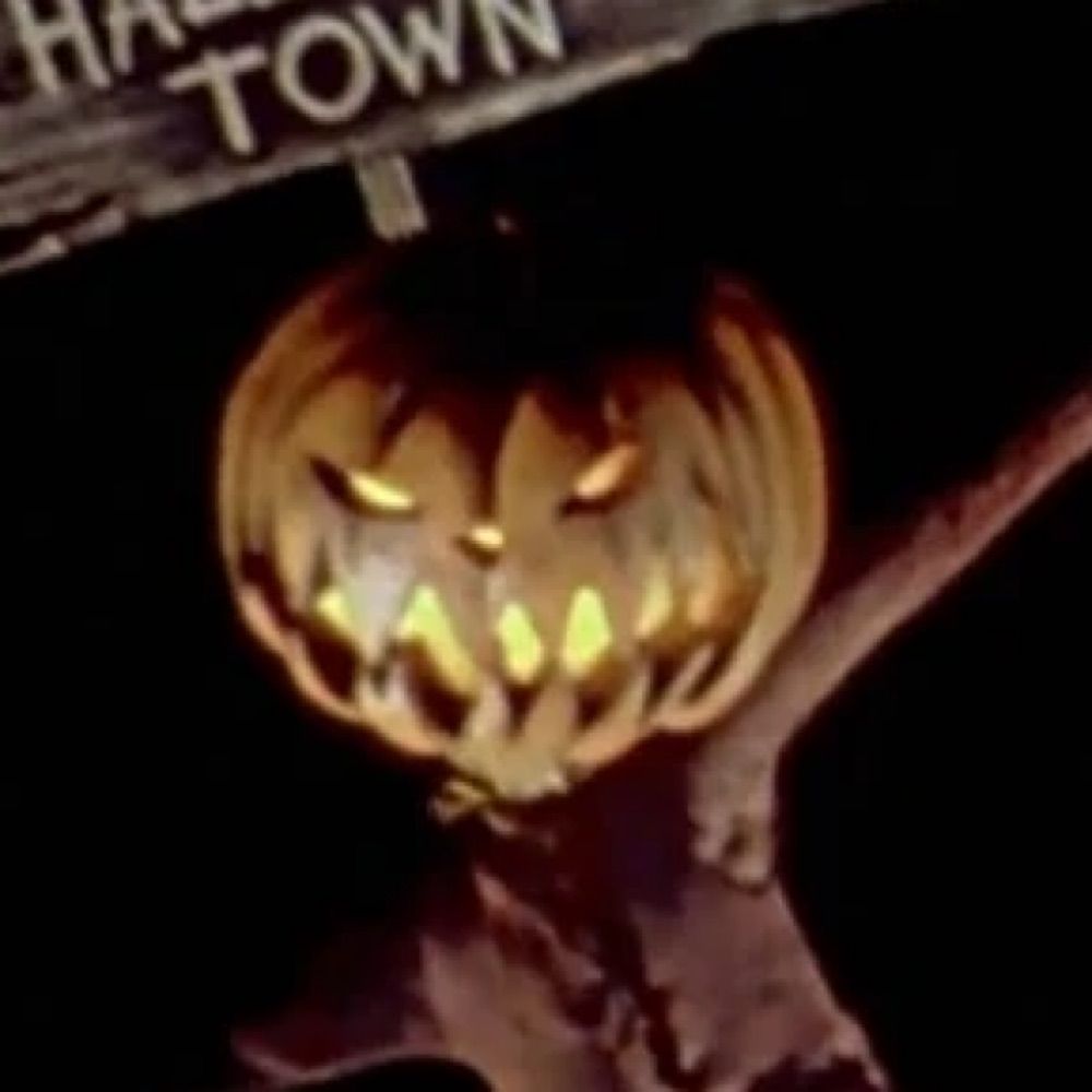 OneWeirdArtist 🎃