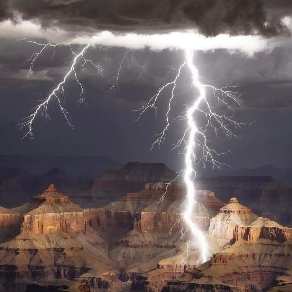 Lightnin⚡⛈️