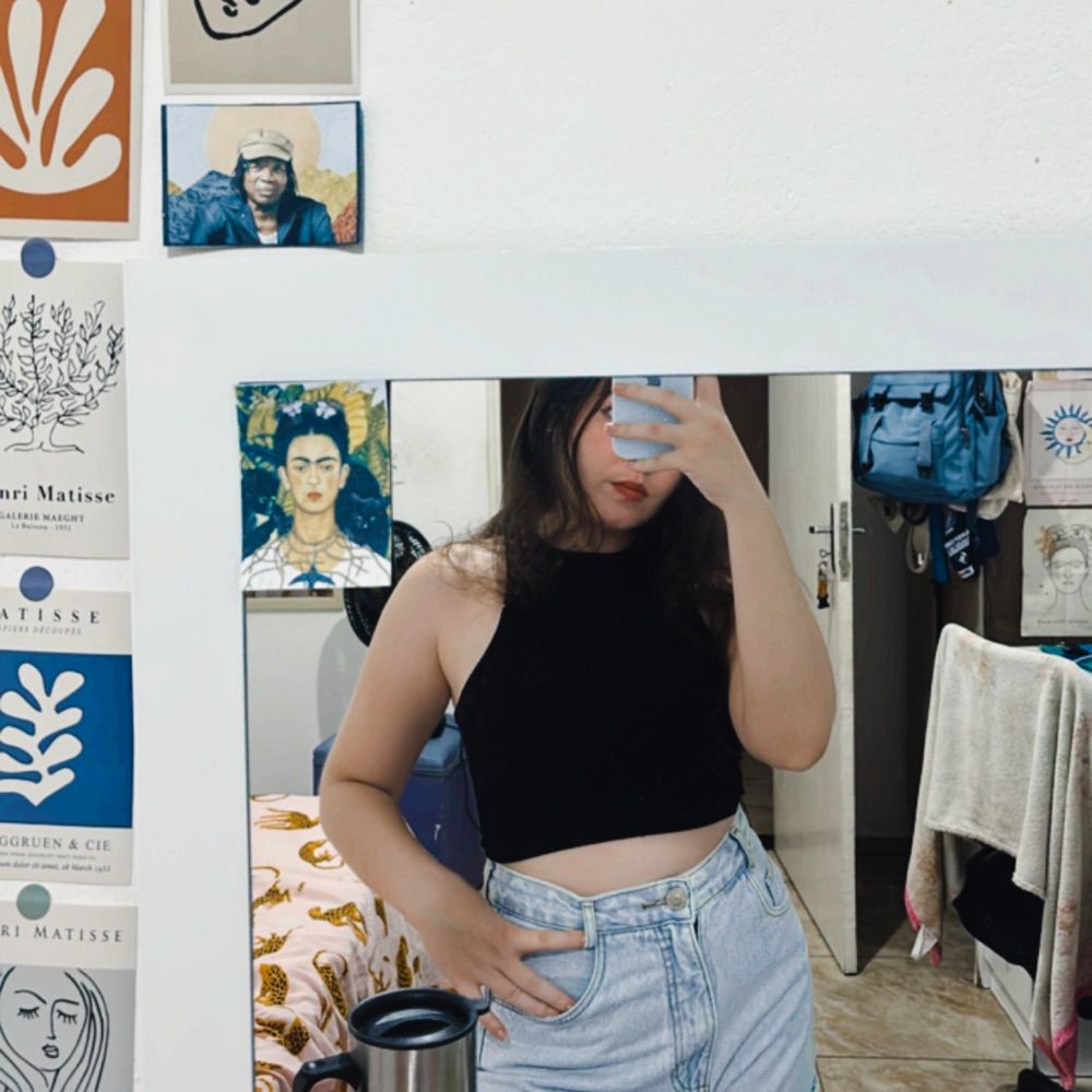 mujer al borde un ataque de nervios