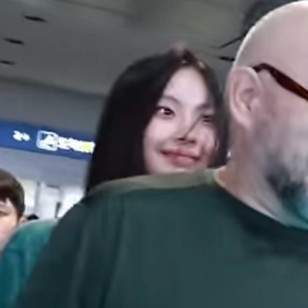 Momoniಥ‿ಥ
