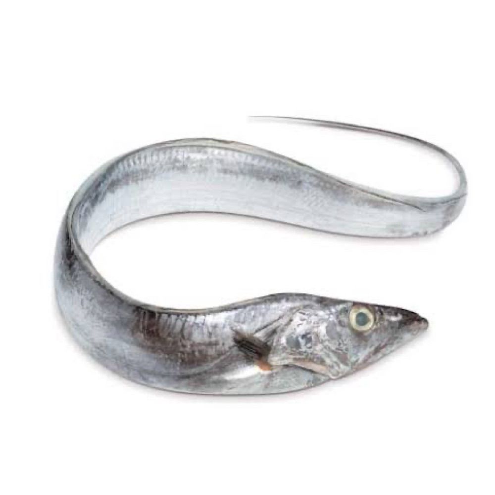 peixe espada inteiro fresco