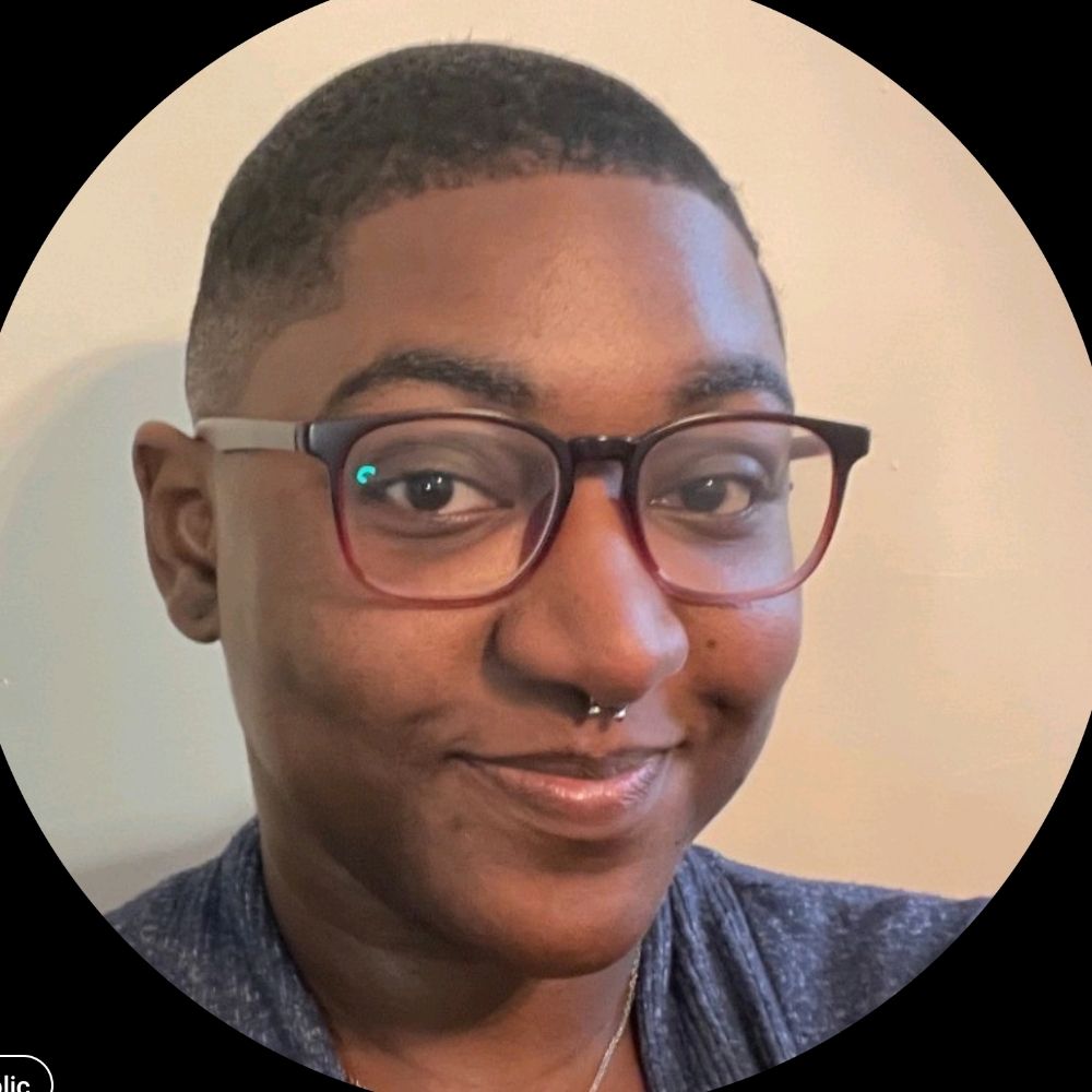 Ema Davis |  B2B Marketing and Strategic Design Leader