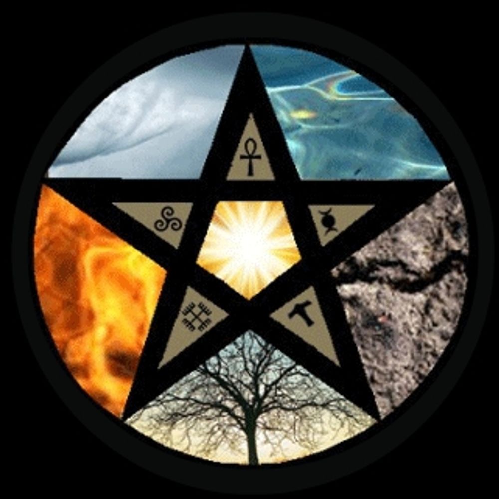 Áine ☽𖤐☾