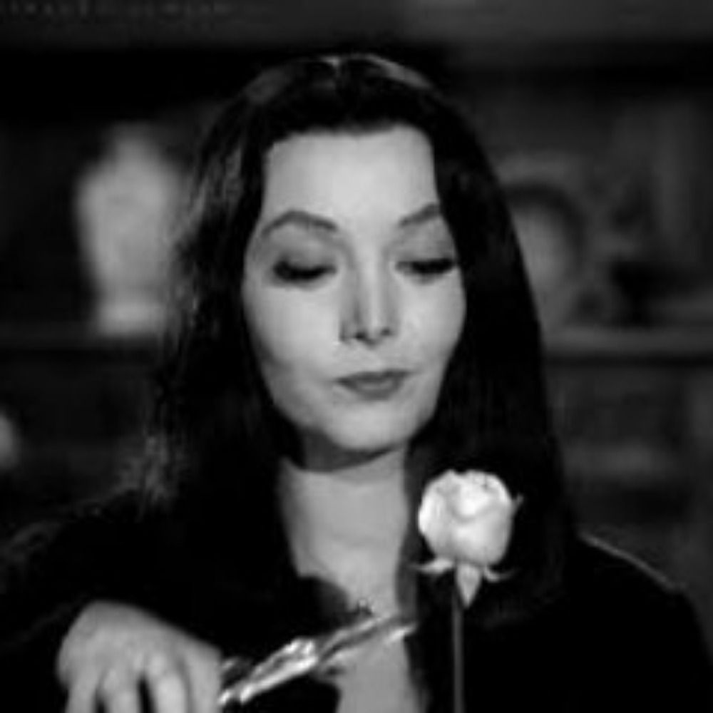 Morticia Kinux