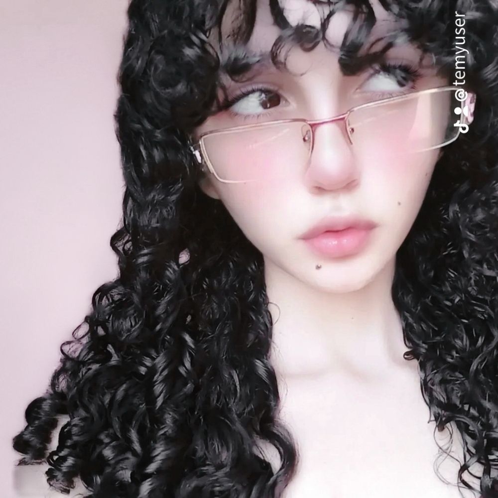 ℰmᥡ 𝗍ᥱᥣᥣᥱs 𝜗𝜚