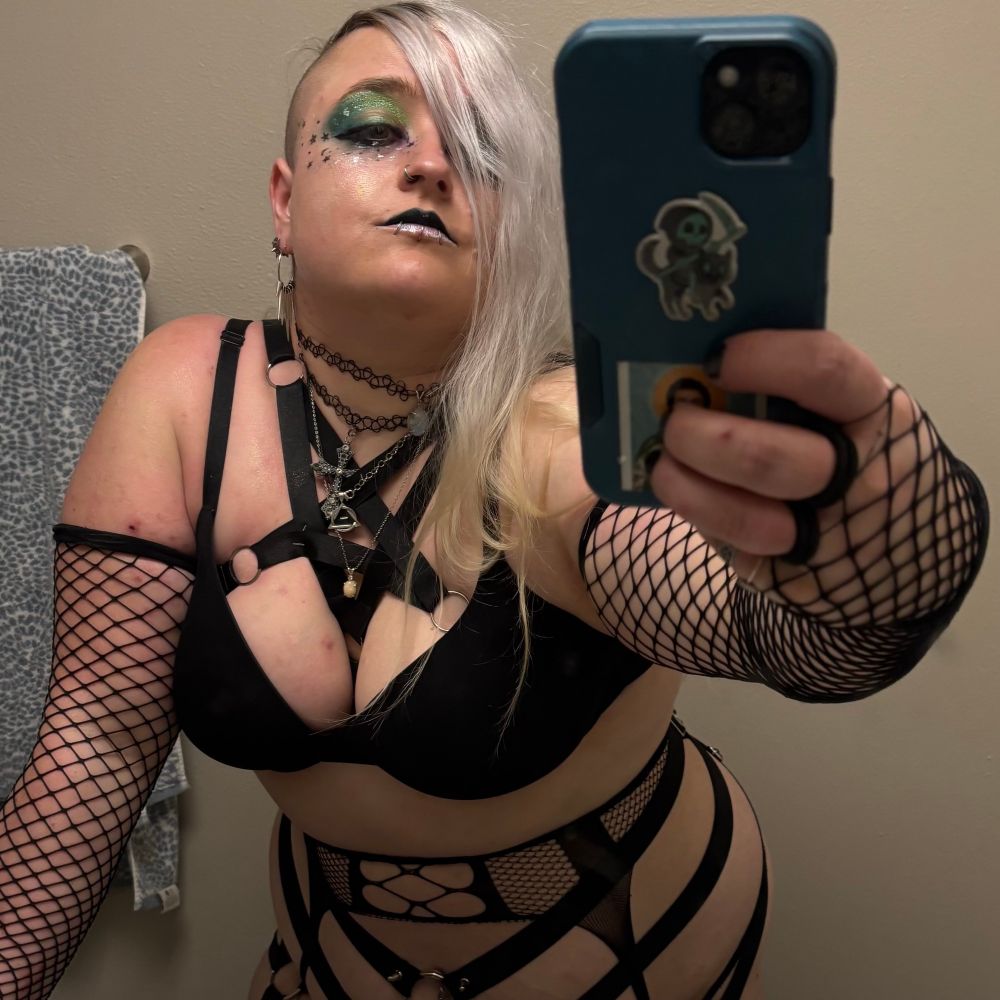 ☾ zσ∂ια¢qυєєη☽ • Findom