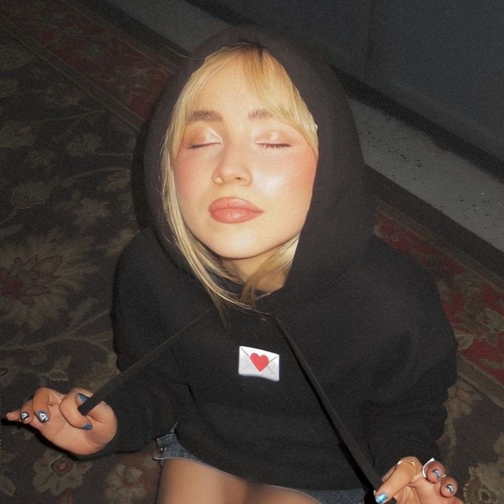 ♱