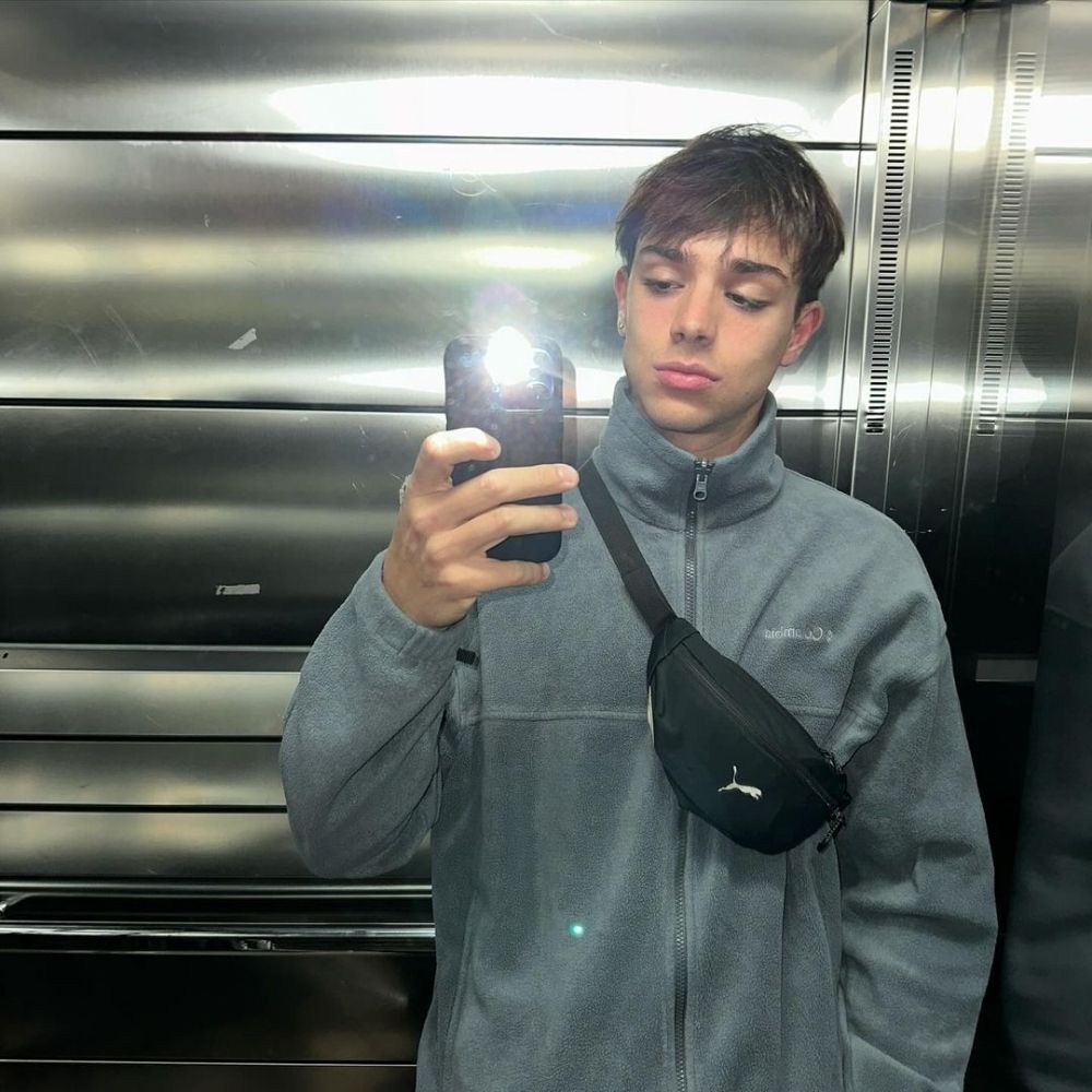 ⸸
