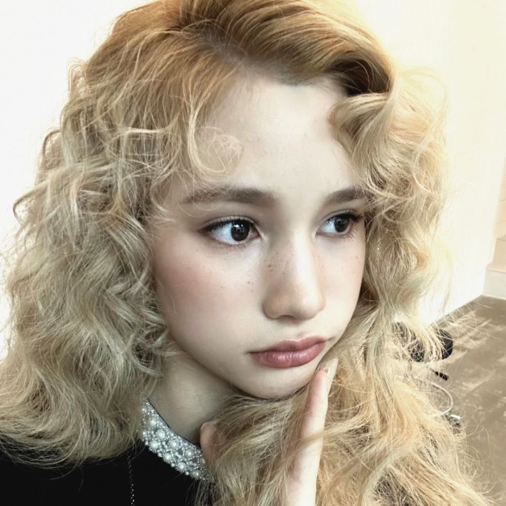 ray | hiyyih chanell mai gf!☆