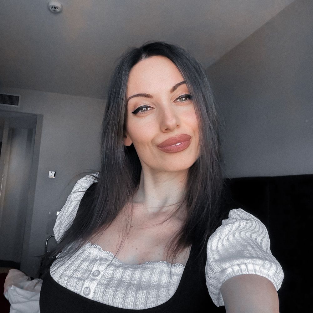 ♔ 𝓃𝓎𝒶. ༻bookish gamer