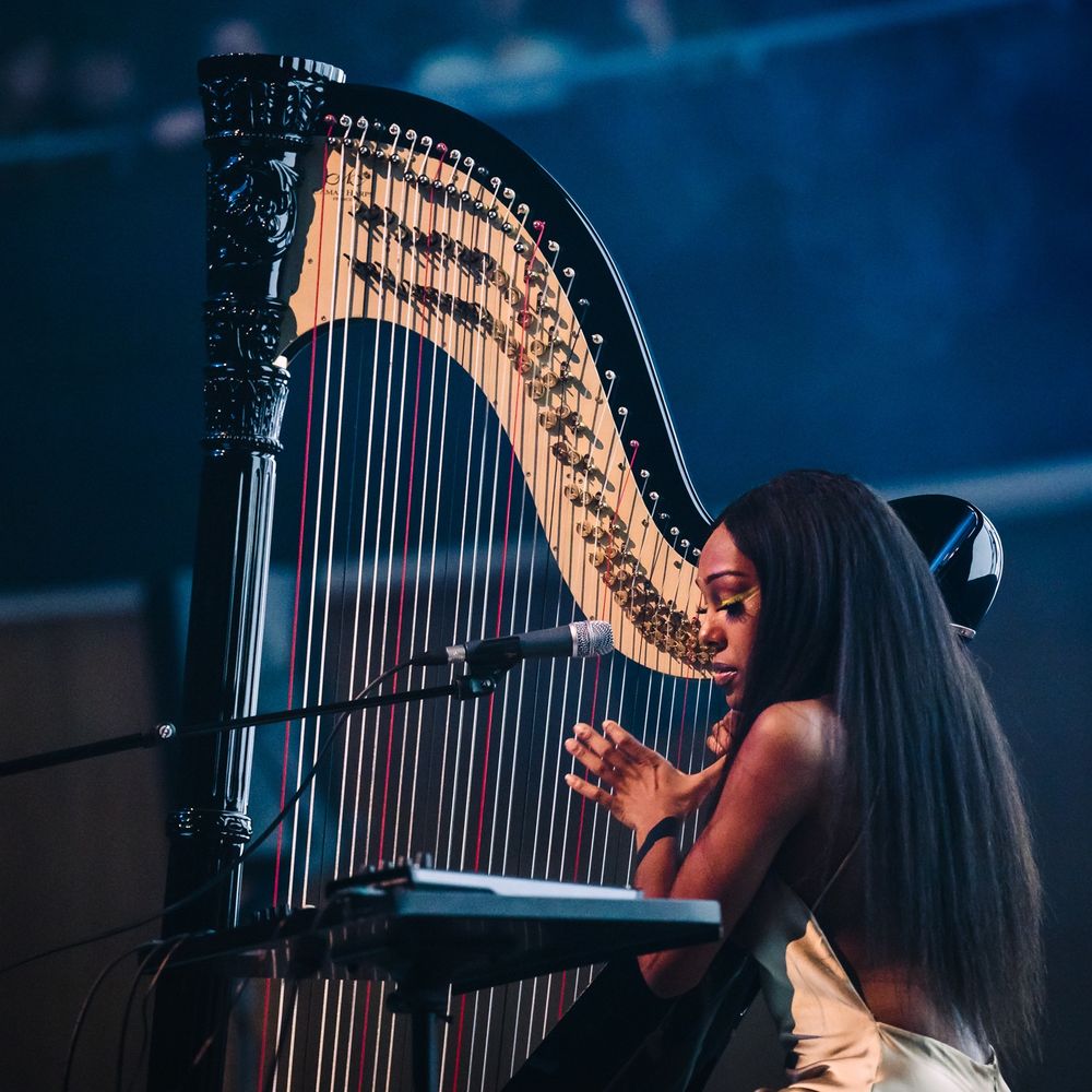 AHYA SIMONE