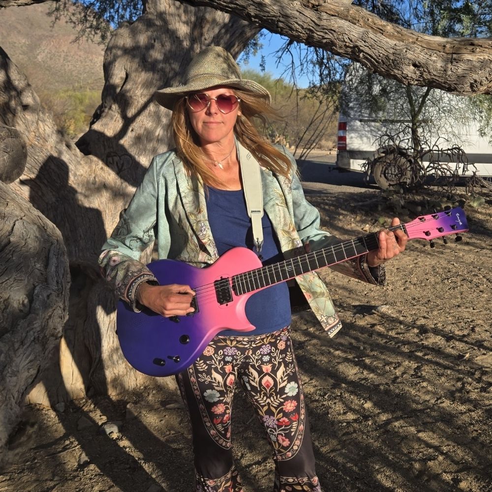 Gigi Moon (Garnet Griebel)
