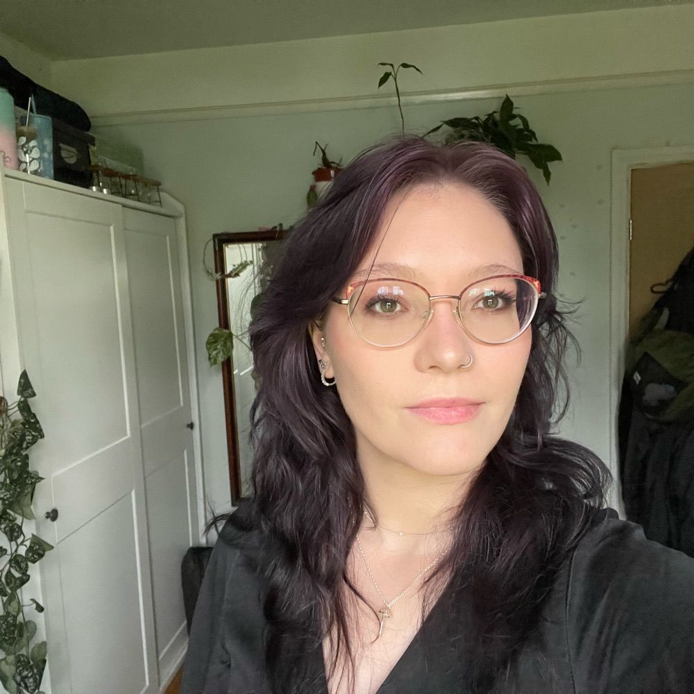 Amy Gibbons (she/they)