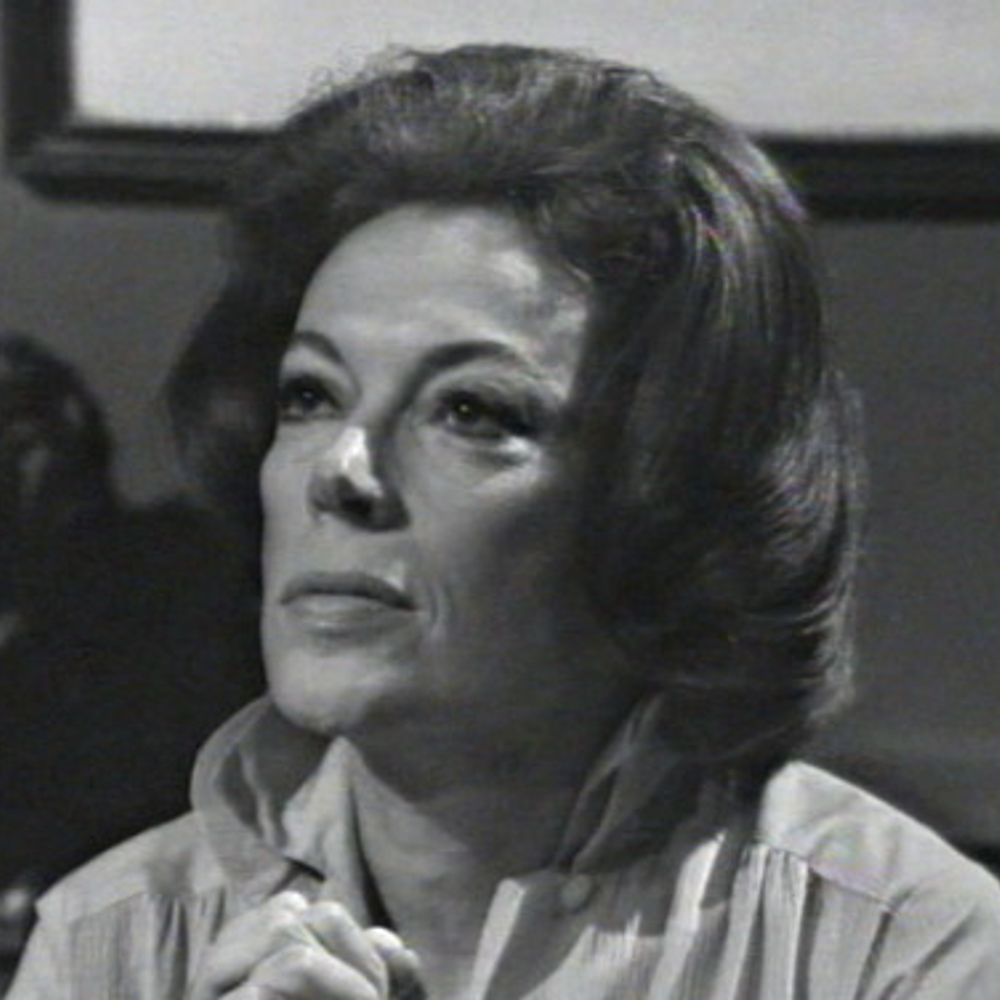 Dr. Julia Hoffman