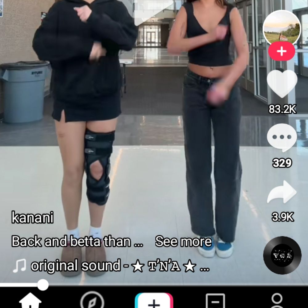 TWOHOLYYHWHQUEENS
